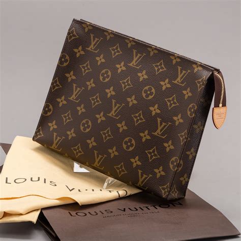 louis vuitton toiletry pouch 26 price